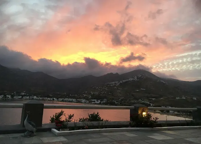 Niovi Serifos Bed & Breakfast *