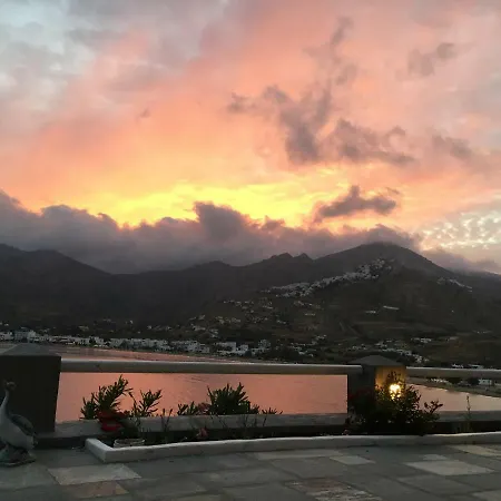 Niovi Serifos Bed & Breakfast *