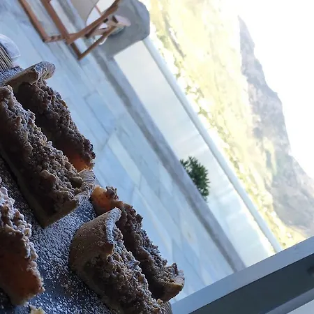 Niovi Serifos * Livadi (Serifos)