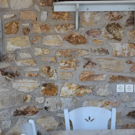 Alojamento de Acomodação e Pequeno-almoço Niovi Serifos *